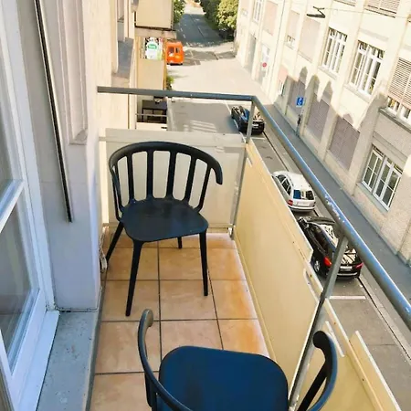 3 Center Flat, Hb Konrad *