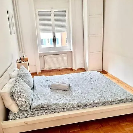 3 Center Flat, Hb Konrad Апартаменти